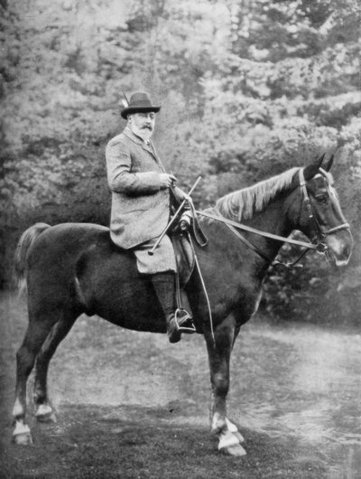 Rei Edward VII, montando nos abrigos em Sandringham, Norfolk, c1902-c1910 1910 de Knights Whittome
