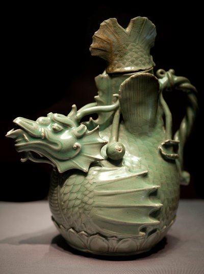 Lançador de dragão aquático. Celadon de Korean School