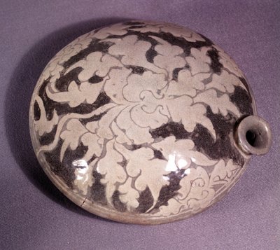 Art coreen: garrafa (ou garrafa) de vinho de porcelana. Período Koryo de Korean School