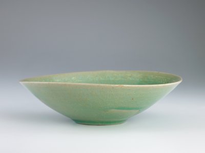 Tigela com decoração incrustada de peixes emparelhados, segunda metade do século 12 (grés com incrustações brancas sob esmalte celadon) de Korean School