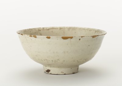 Tigela de chá (koraijawan), final do século 16 ao início do século 17 (porcelana com esmalte transparente, reparos em laca dourada) de Korean School