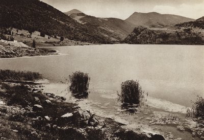 Itália: Lago de Scanno, Abruzzi (foto p/b) de Kurt Hielscher