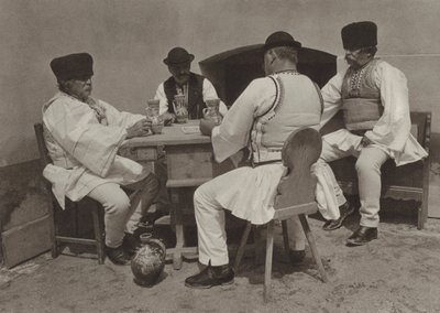 Romênia: Poiana-Sibiului, saboreando uma taça de vinho (foto p/b) de Kurt Hielscher