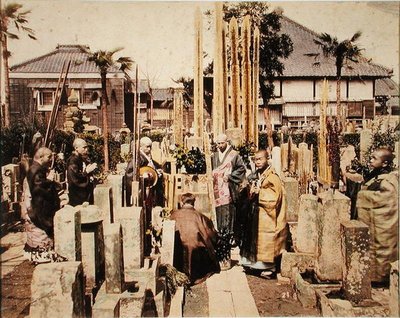 Um funeral japonês (impressão de álbuns coloridos à mão) de Kusakabe (attr. to) Kimbei
