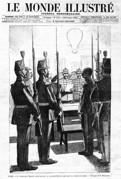 O comandante leu, ao Capitão Alfred Dreyfus, a prisão do Conselho de Guerra, Paris. Esboço do Sr. de Moulignie. No jornal "Le Monde Illustré" Weekly Journal No. 1970 de 29 de Dezembro de 1894. de L. Moulignie