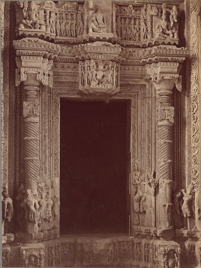 Interior da porta do templo de Sas Bahu, Gwalior de Lala Deen Dayal