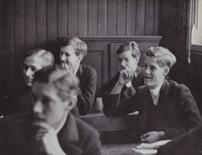 O lado mais leve da aprendizagem, uma divisão em Novas Escolas, Eton (foto a p/b) de Laszlo Moholy Nagy