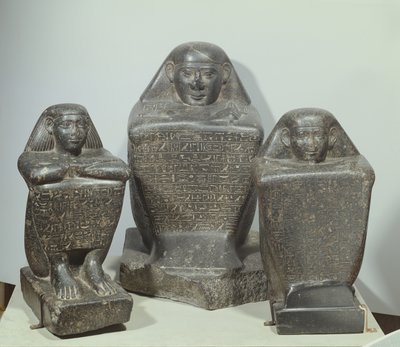 Bloquear estátuas de Akhamenru, Harwa e Amenemonet, dinastia 25-26 (diorito) de Late Period Egyptian