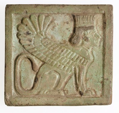Placa com Esfinge persa alada, c.525-401 aC (faiança moldada) de Late Period Egyptian