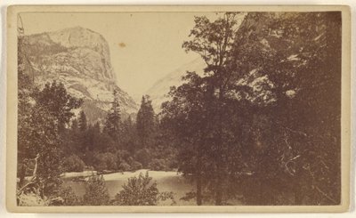 Lago Mirror. Vale de Yo-Semite. Mariposa Co. de Lawrence and Houseworth