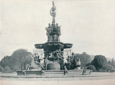 Fonte em Curraghmore, a sede do Exmo. o marquês de Waterford, c1915 de Leonard Willoughby