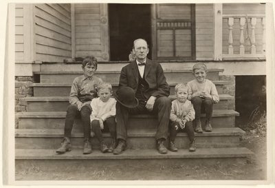 [Sr. Smith, supervisor em Wylie Mill, com quatro filhos, Chester, Carolina do Sul] de Lewis W. Hine