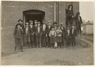 [Hora do meio-dia, King Mfg. Co., Augusta, Geórgia] de Lewis W. Hine