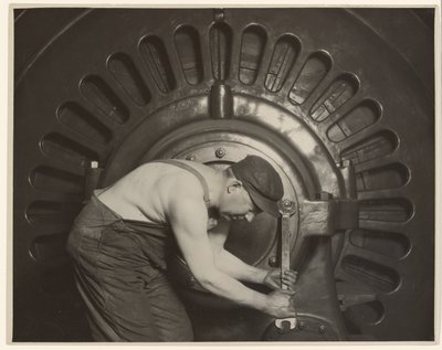 Mecânico de casa de máquinas. de Lewis W. Hine