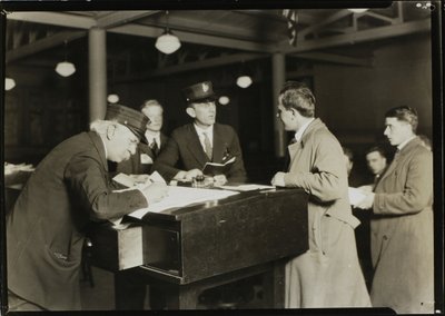 Uma visão de perto em Ellis Island de Lewis Wickes Hine