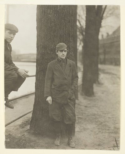 Rapaz do quarto da lixívia, Leon Halcourt, 16 anos, Lawrence, Massachusetts de Lewis Wickes Hine