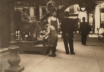 Bootblack na 3rd Avenue com a 9th Street, Nova Iorque de Lewis Wickes Hine