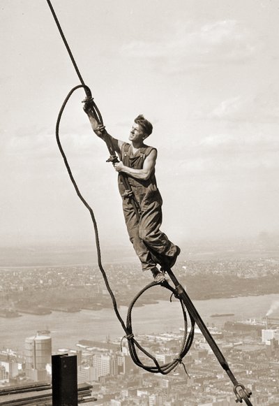 Trabalhador da Construção Civil, Empire State Building, Nova Iorque, c.1930 de Lewis Wickes Hine