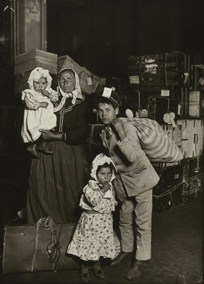 Família italiana à procura de bagagem perdida, Ilha Ellis de Lewis Wickes Hine
