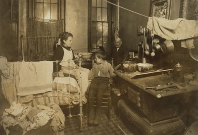 Categoria Jimmie Chinquanana &39;abaixo da série&39;, em casa em Nova York, atrás da loja da família, 1913 de Lewis Wickes Hine