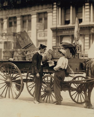 Meninos mensageiros em conversa na Union Square, Nova Iorque de Lewis Wickes Hine