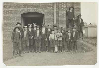 Hora do meio-dia, King Mfg. Co., Augusta, Geórgia de Lewis Wickes Hine
