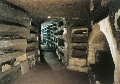 Galeria com Tumbas de Loculus (foto) de Unbekannt Unbekannt