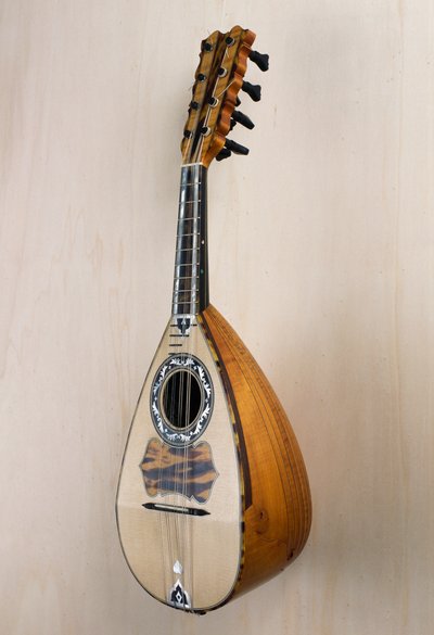 Bandolim napolitano, instrumento musical construído na oficina do luthier Pasquale Scala em Praiano, Campânia. Itália, século XX de Unbekannt Unbekannt
