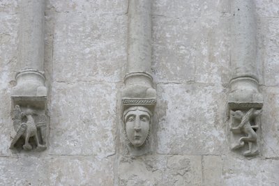Rússia, Vladimir, Bogolyubovo. Decorações esculpidas da Igreja de Intercessão da Virgem Santa no Rio Nerl de Unbekannt Unbekannt