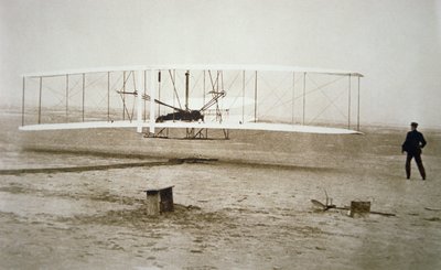 Os irmãos Wright fazem o seu primeiro voo motorizado de Unbekannt Unbekannt