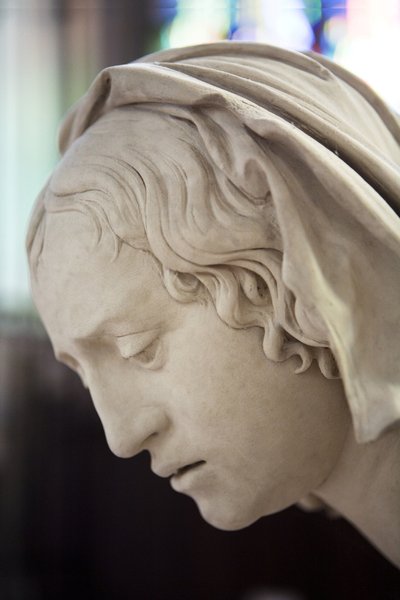 O enterro e o desmaio da Virgem, detalhe: cabeça de Salomé de Ligier Richier