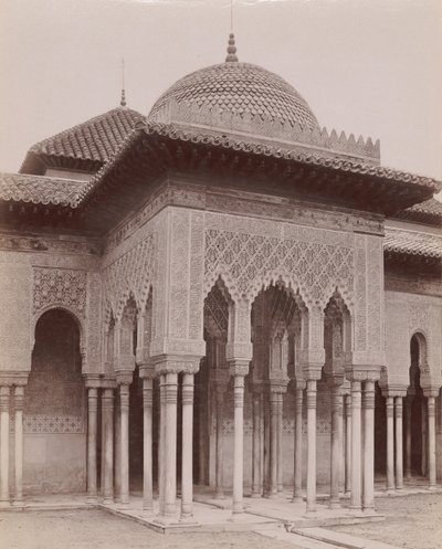 [Pátio dos Leões, Alhambra, Granada], 1880-90. de Likely Sebastiano Tassinari.