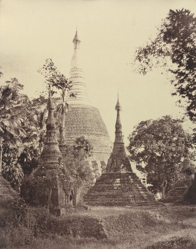 Rangum: Vista próxima do Pagode de Shwe Dagon, novembro de 1855 (foto) de Linnaeus Tripe