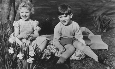 Príncipe Charles e Princesa Anne quando crianças em Balmoral, 28 de setembro de 1952. de Lisa Sheridan