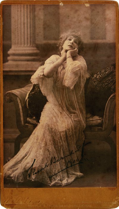 Retrato de Sarah Bernhardt 1844-1923, 1906. de London . Photo studio W. and