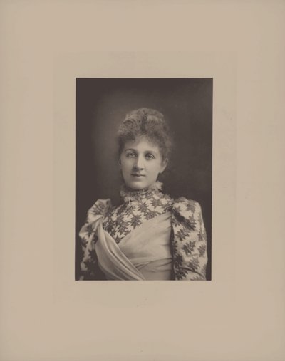 Retrato da pianista e compositora Liza Lehmann 1862-1918. de London . Photo studio W. and