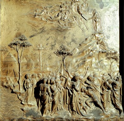 Moisés recebendo as tabelas da lei Painel original da Porta do Paraíso (Porta Leste do Baptistério), após restauração. Bronze dourado por Lorenzo Ghiberti (1378-1455) de Lorenzo Ghiberti