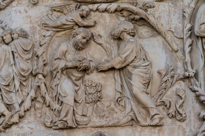 Gideão velo torcido, detalhe de Jessé e profecias messiânicas, Histórias do Gênesis, baixos-relevos de Lorenzo Maitani (antes de 1275-1330), segundo pilar, fachada da catedral de Orvieto, Úmbria, Itália de Lorenzo Maitani