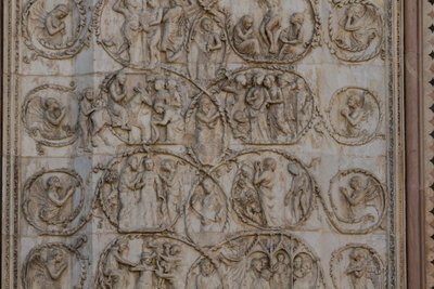 Cenas da vida de Cristo, Histórias do Novo Testamento, baixos-relevos de Lorenzo Maitani (antes de 1275-1330), terceiro pilar, fachada da catedral de Orvieto, Úmbria, Itália de Lorenzo Maitani