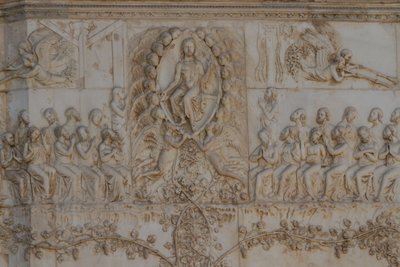 Cenas do Juízo Final, Histórias do Apocalipse, baixos-relevos de Lorenzo Maitani (antes de 1275-1330) e assistentes, quarto pilar, fachada da catedral de Orvieto, Úmbria, Itália de Lorenzo Maitani