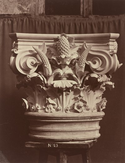 Escultura Ornamental da Ópera de Paris (Fragmento de Coluna) de Louis Emile Durandelle
