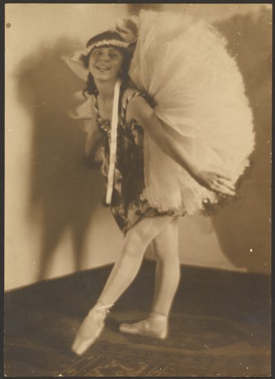 [Bailarina com toucado]. de Louis Fleckenstein