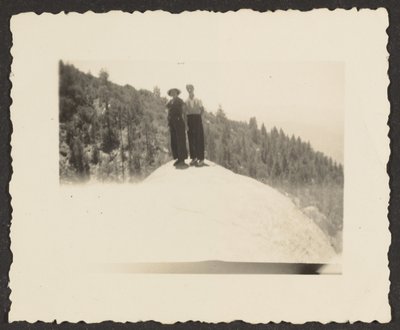 [Figuras de pé no Rock]. de Louis Fleckenstein