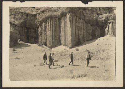 [Figuras em paisagem desértica]. de Louis Fleckenstein