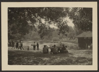 [Figuras no Parque]. de Louis Fleckenstein