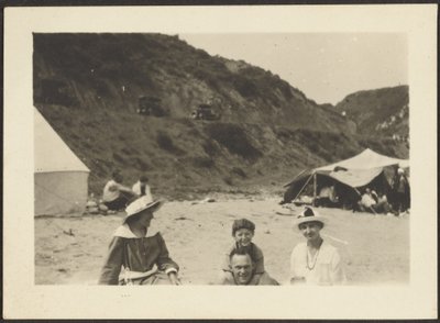 [Figuras na praia]. de Louis Fleckenstein