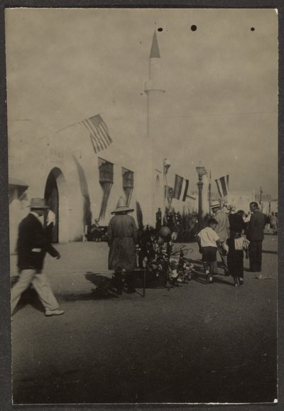 [Figuras com bandeiras]. de Louis Fleckenstein