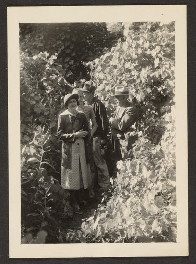 [Fleckenstein, Florence, and Her Sons in Woods] de Louis Fleckenstein