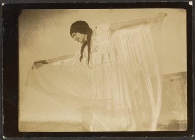 [Florence Dancing in Native American Costume] de Louis Fleckenstein