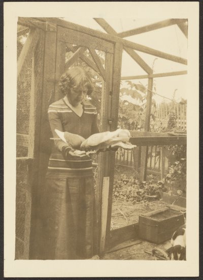 [Florence Feeding Pigeons]. de Louis Fleckenstein